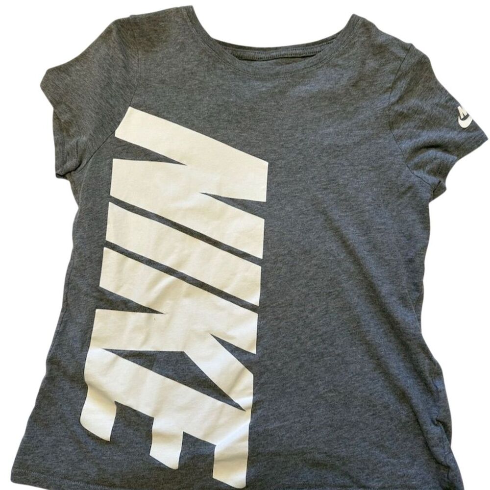 Nike girls XL Gray Athletic Cut Logo T-Shirt Short Sleeve Casual